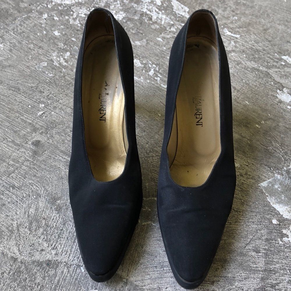 Classic  YSL  heels - Picture 2 of 7